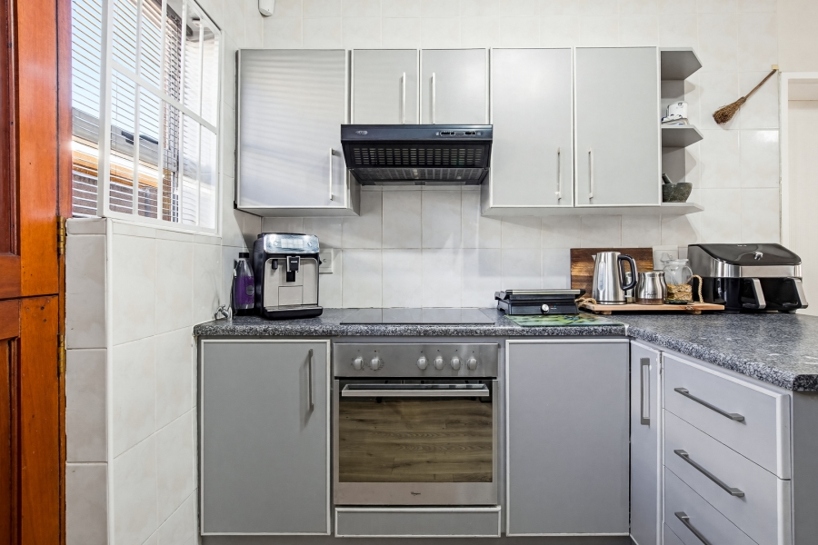 2 Bedroom Property for Sale in The Crest Western Cape